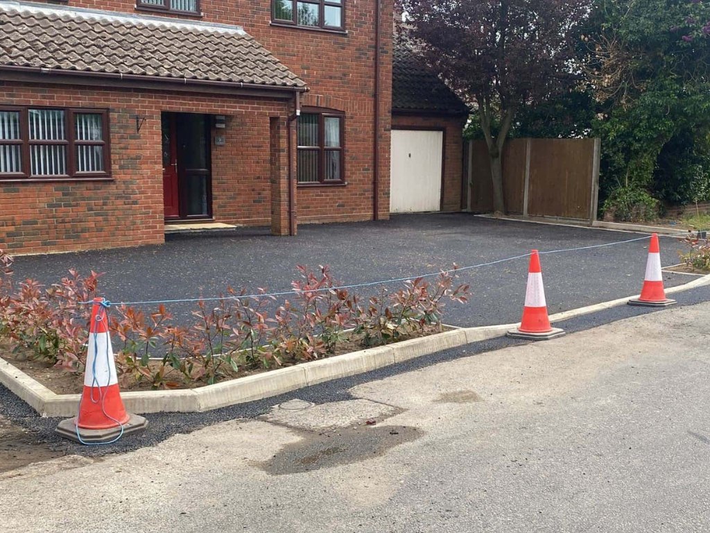 This is a newly installed tarmac driveway just installed by Gravesend Driveways